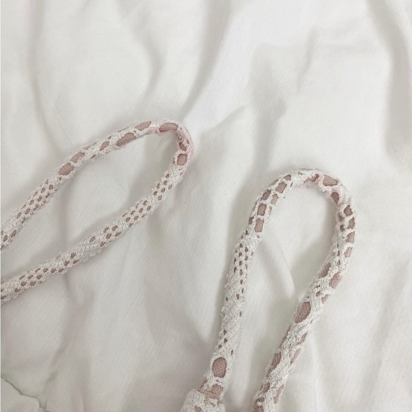 White Flower Lace Dress With Slit - Picture 4 of 4